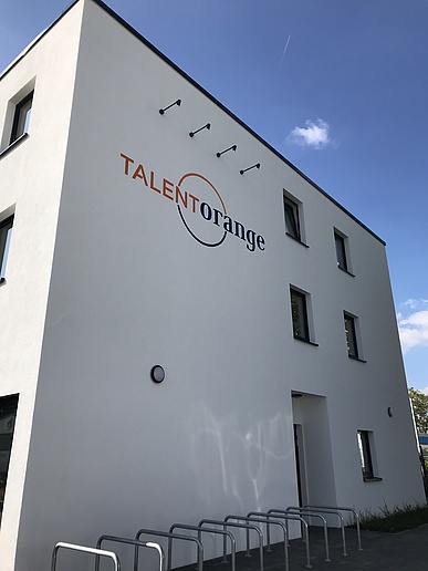 TalentOrange Campus Eingang Neu-Isenburg